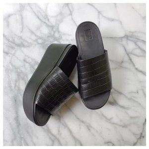 FitFlop Eloise Wedge Slide Sandals Black Size 6. It can fit for size 6 1/2.